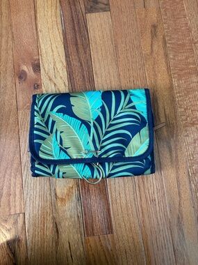 Stella & Dot Tropical Leaf Travel Cosmetic Pouch - Teal & Green